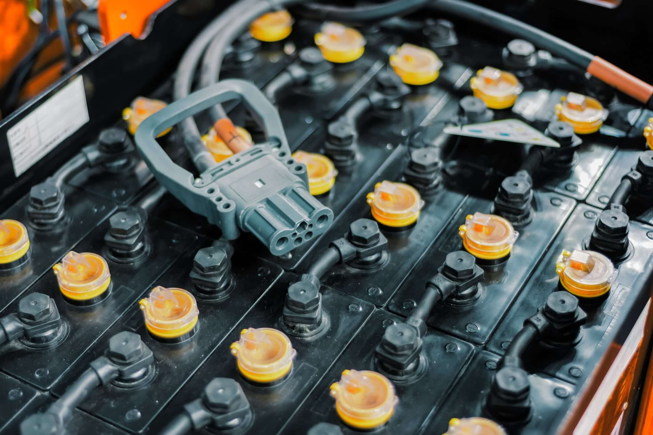 New Energy Powertrains Generate Fresh Growth Opportunities For Forklift Battery Charger Manufacturers New Energy Powertrains Generate Fresh Growth Opportunities For Forklift Battery Charger Manufacturers